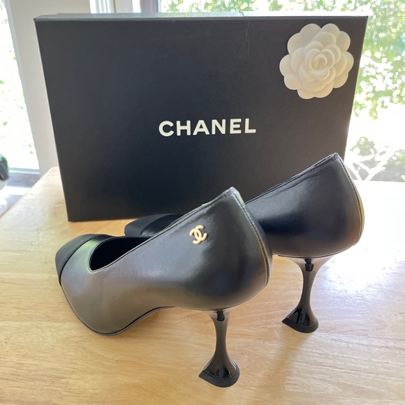 New CHANEL Black Cap Toe Pumps - Picture 7 of 9